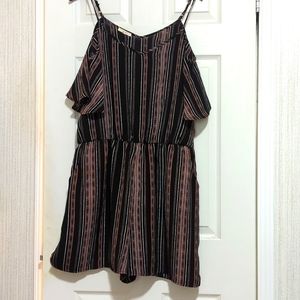 Maurices romper lined cap sleeve cold shoulder. Adjustable with pockets. Size XL